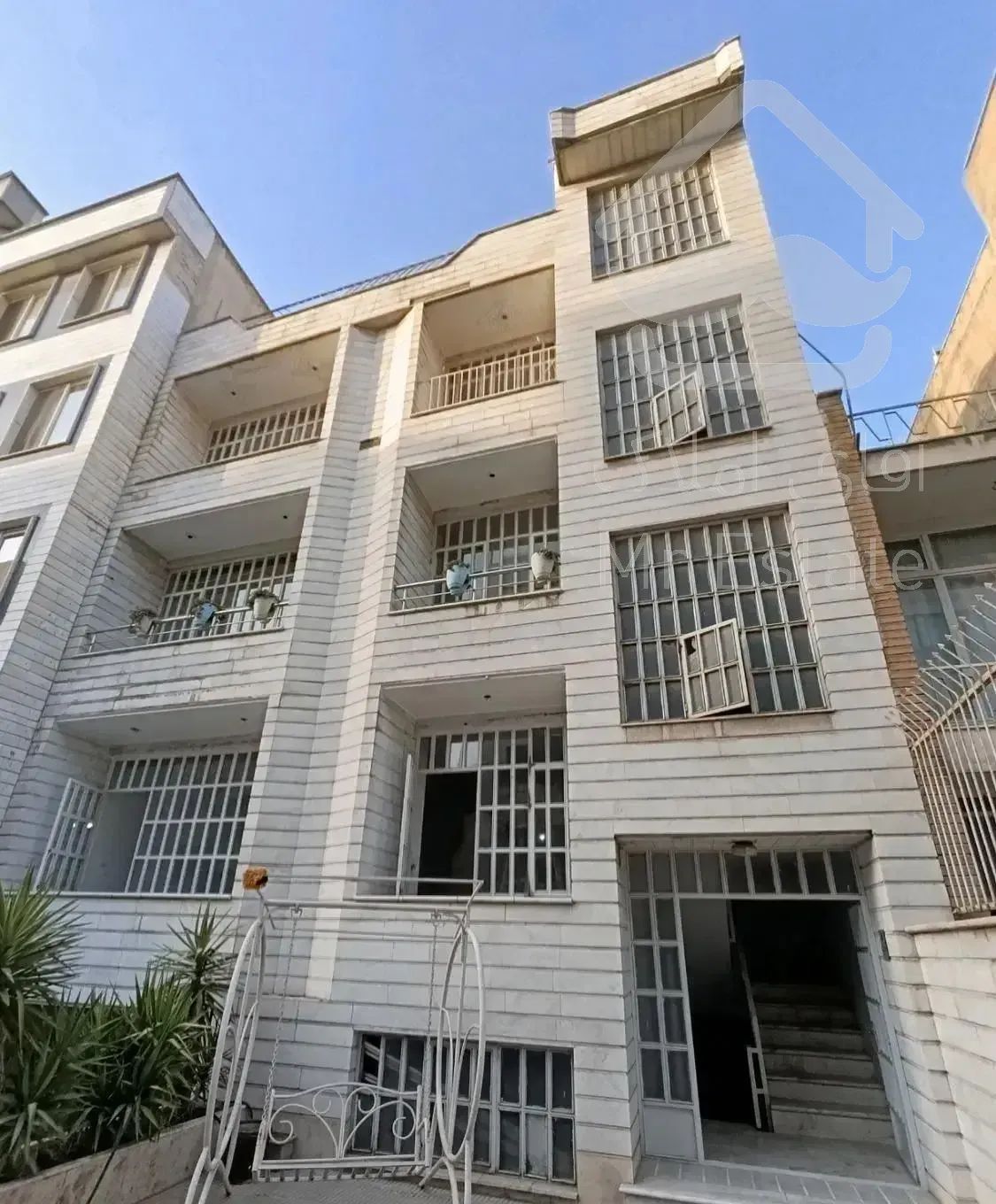 ۵۰ متری/فقط خانم موجه یا خانواده