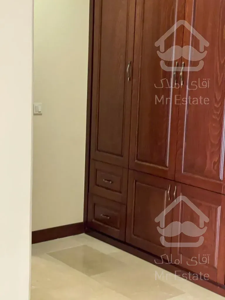 اجاره و رهن آپارتمان زعفرانیه 180  متر شیک