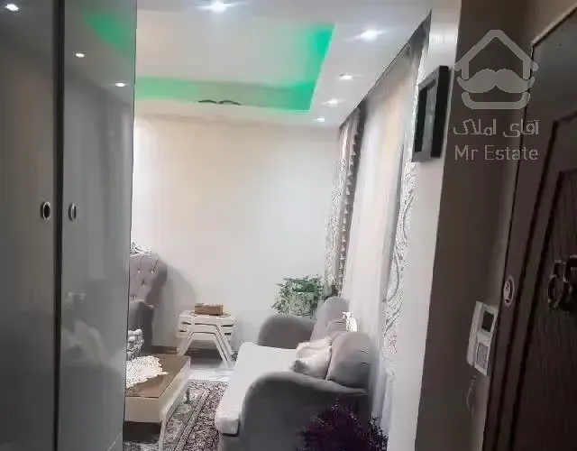 سه راه طالقانی100متر3 خواب 2 پارکینگ +20متر انباری