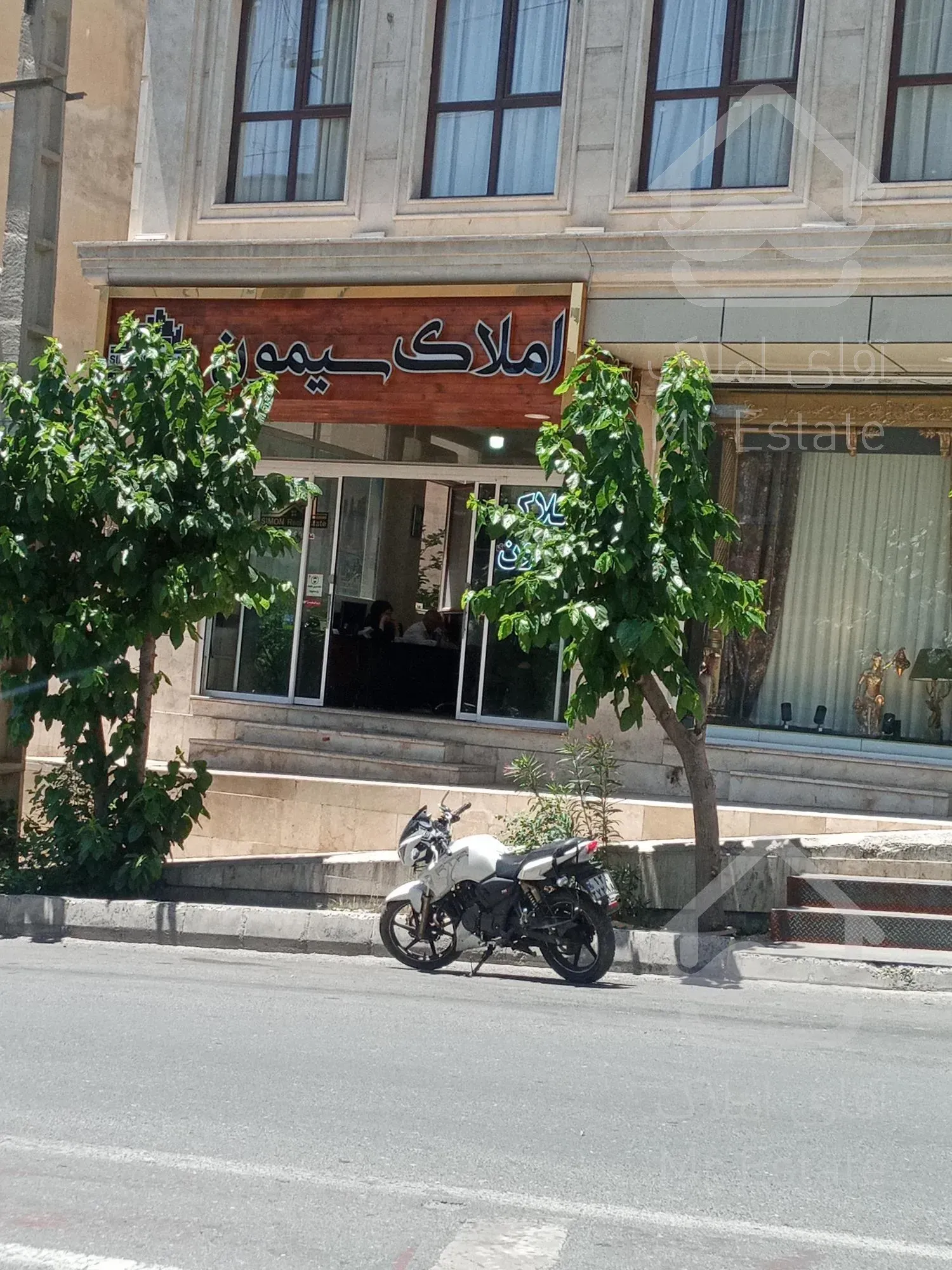 کد ۶۰ فروش ۵۵ متر مغازه بر اصلی با موقعیتی عالی