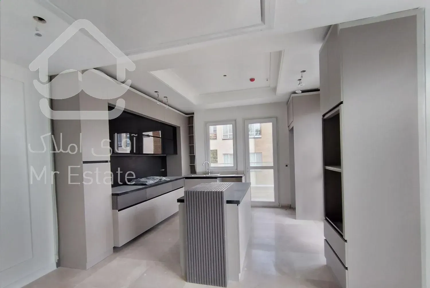 ۱۷۵متر ۳خواب/کلید نخورده/۲پارکینگ/مشاعات آبی