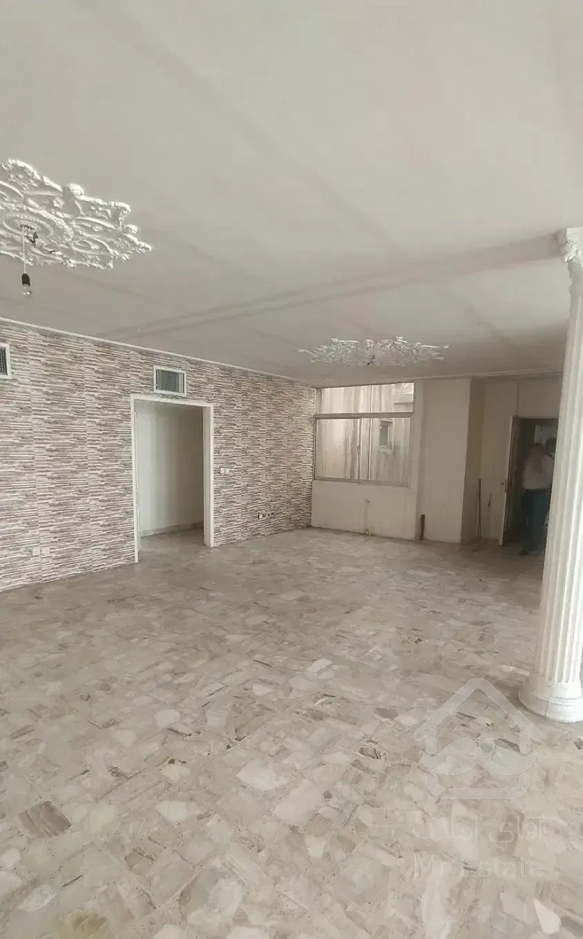 ۲۰۰ متر/۳خواب/تک واحدی/خوش نقشه/بازسازی شده