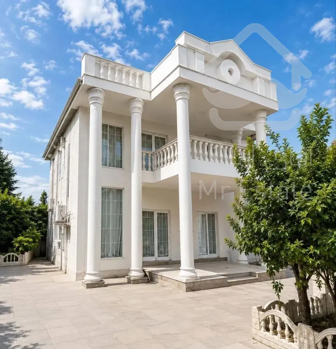 کاخ ویلا ۳۰۰متری مبله کامل سنددار جنگلی
