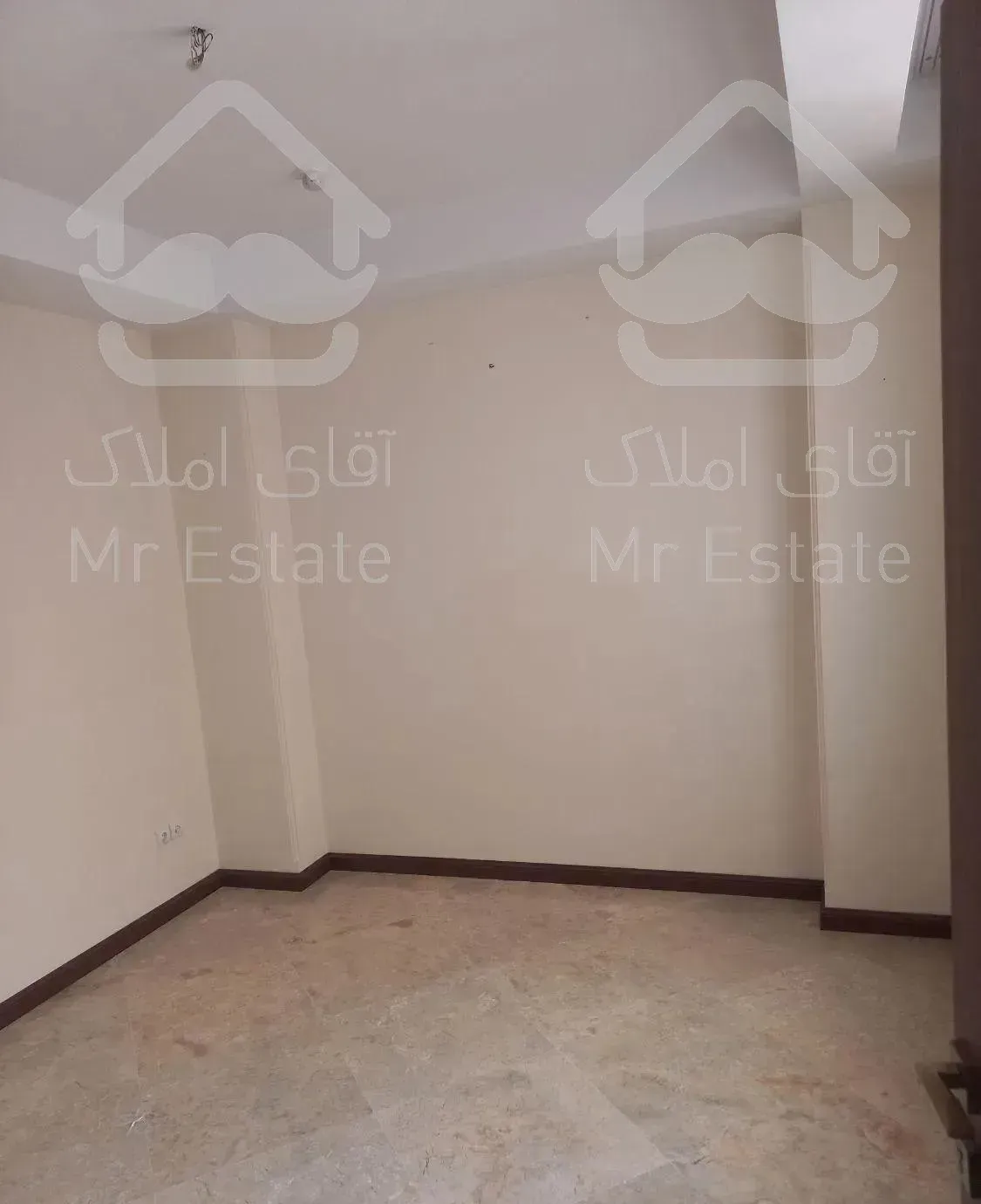 ۱۰۰ متر، دو خواب، ونک