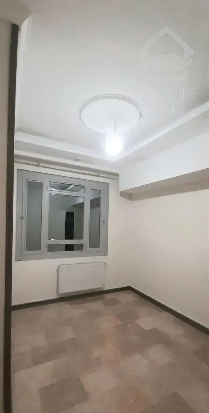 ۹۳ متر سالن مربع