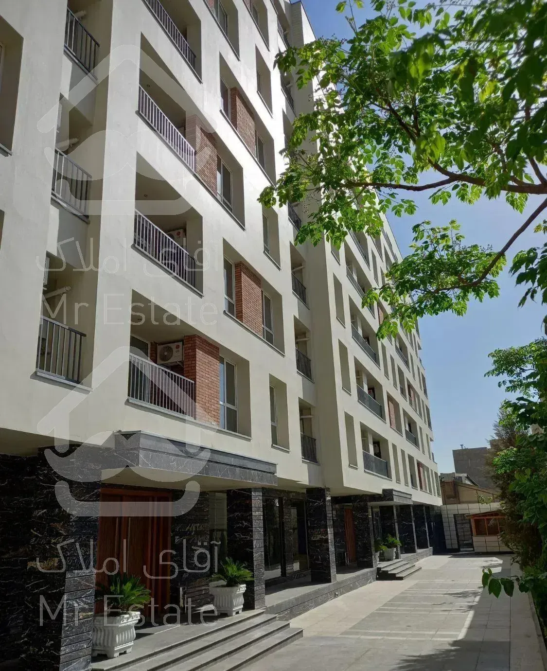 ۸۰متر/یک خواب/روبه افتاب/نوساز/اکباتان بیمه