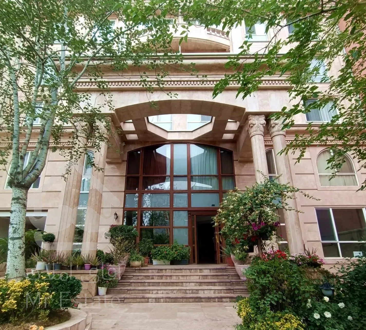 قلهک دوخوابه شیک در ویلا باغ با دسترسی عالی