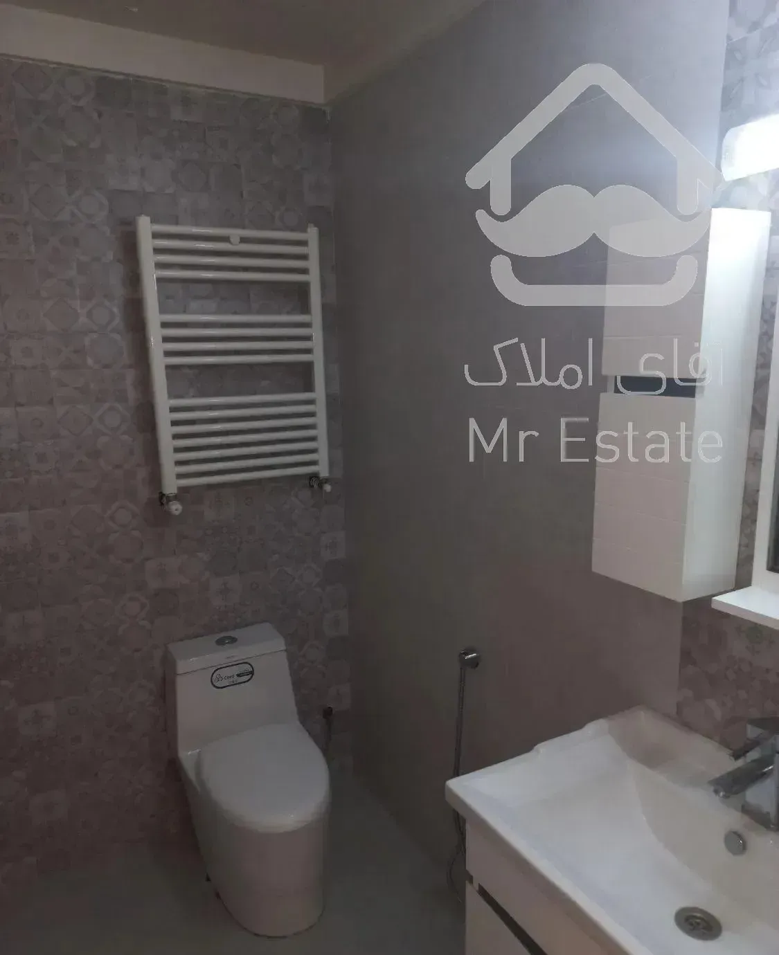 ۱۰۰ متر، دو خواب، ونک