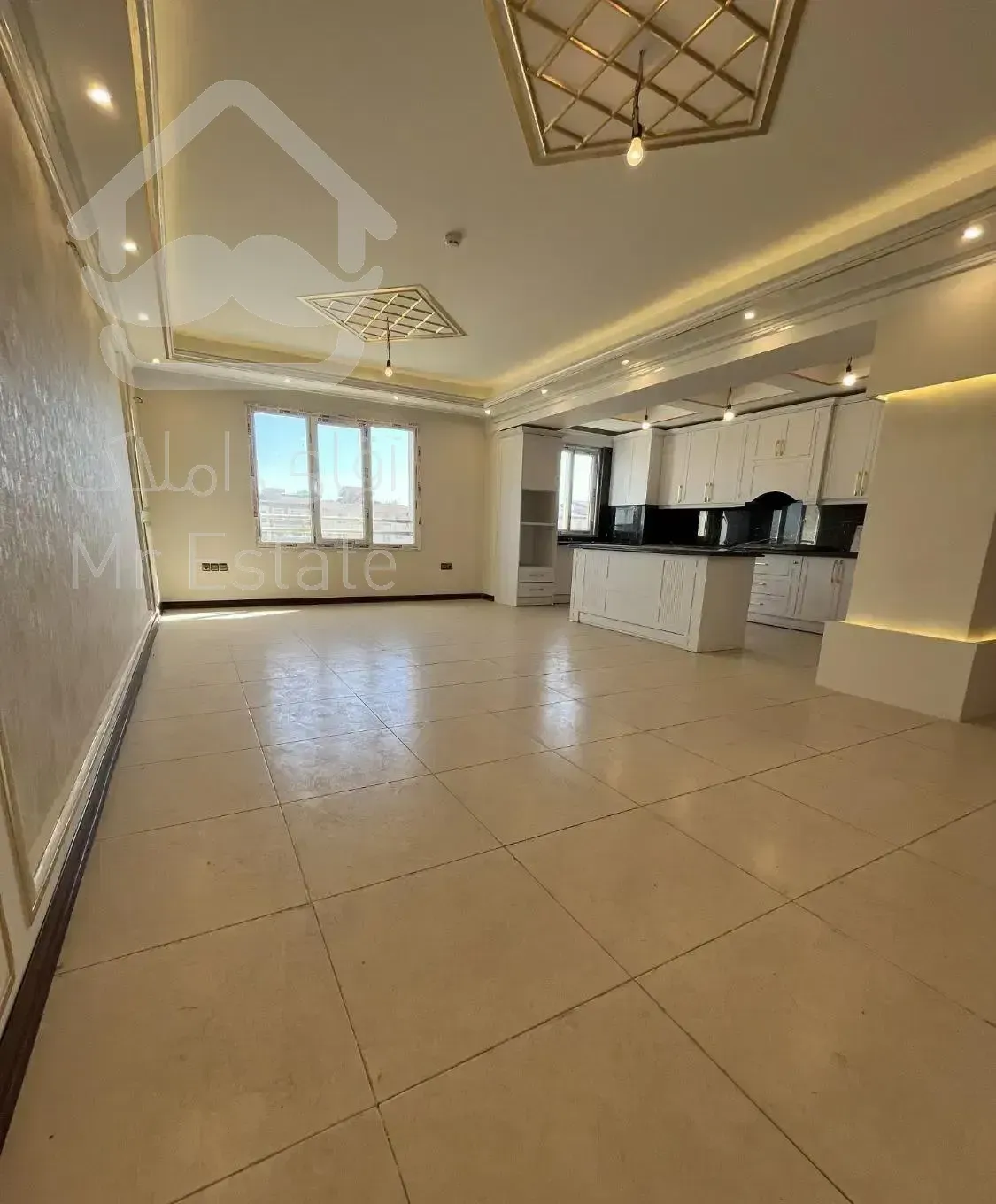 ۱۱۳ متر برج برند منطقه بدون مشرف و غرق نور آفتاب