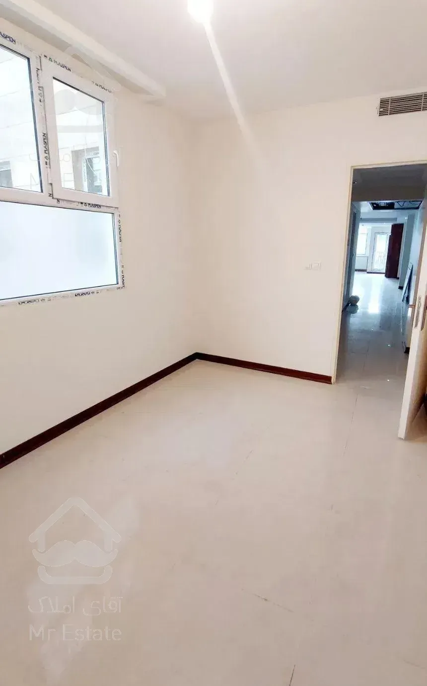 ۱۰۰ متر نوساز پارک لاله