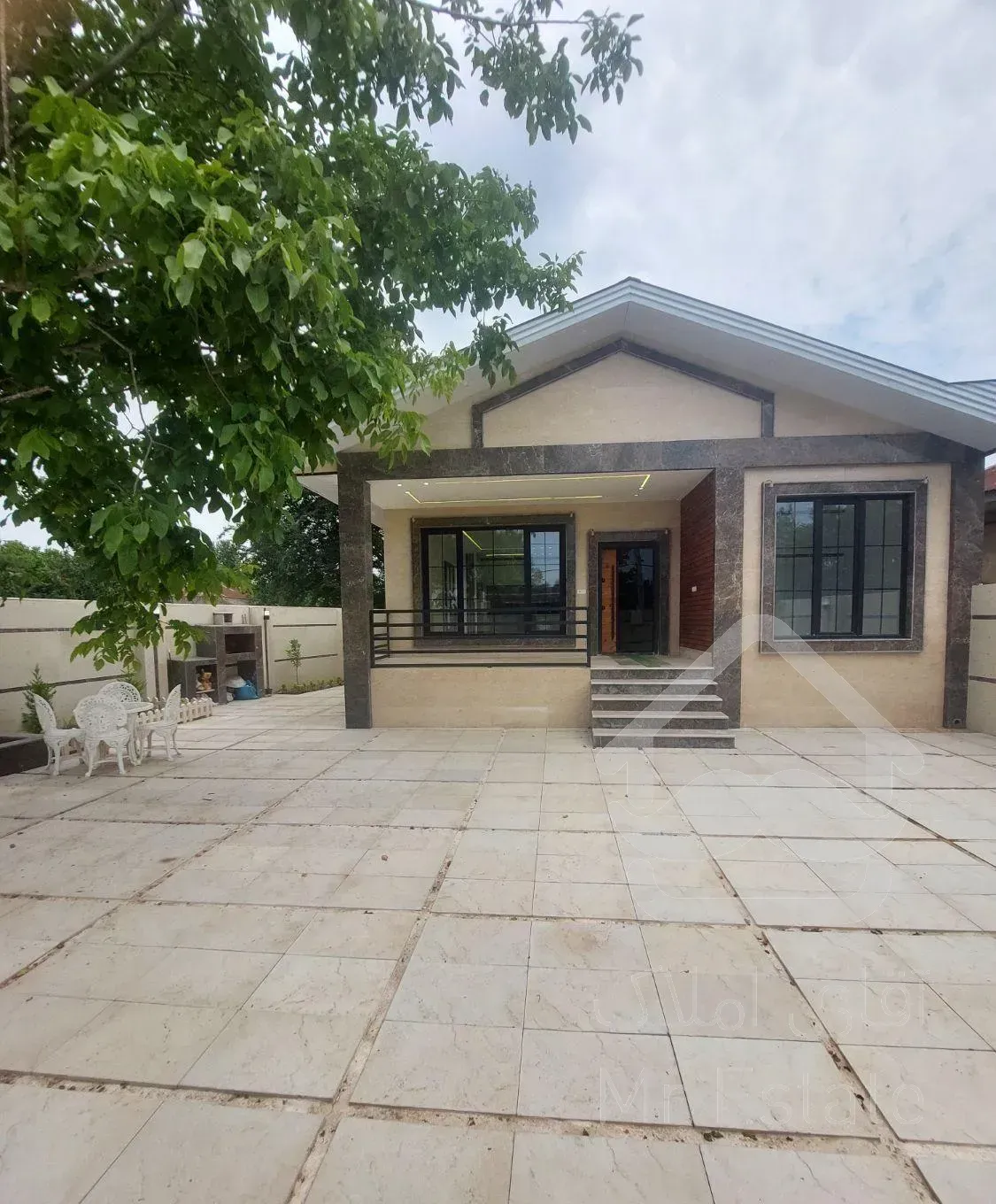 ویلای زمین 300متربنا 100مترفول امکانات