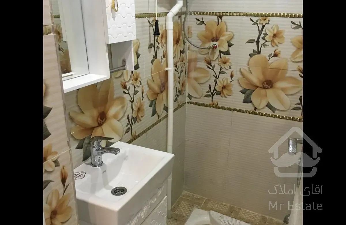 ۶۲ متر/۱۱ ساله/فول بازسازی /آسانسور و انباری