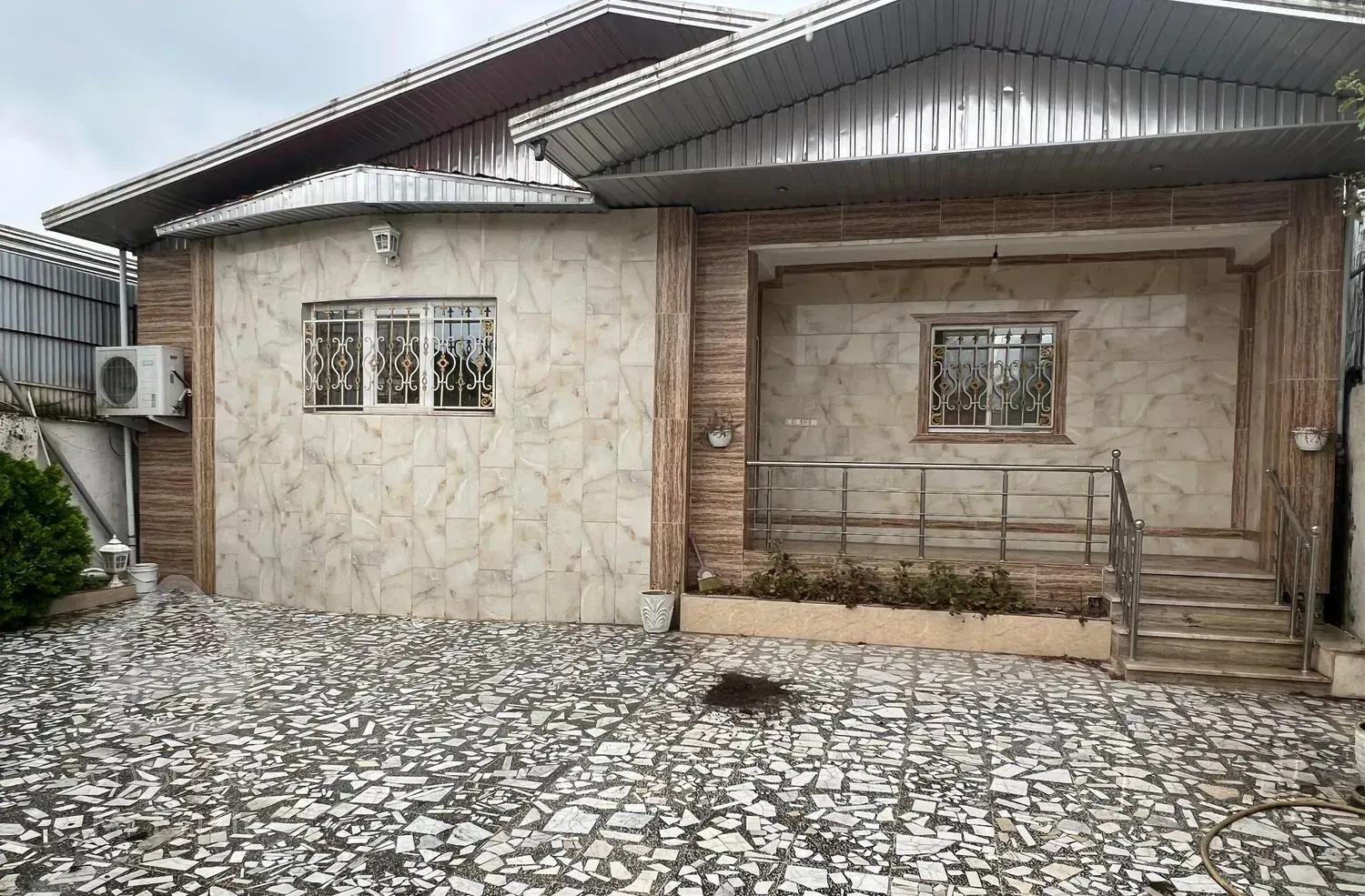 ویلای ۲۱۸ متری شیک با سند تک برگ ۶ دانگ