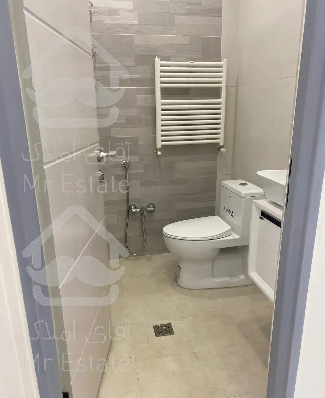 ۱۰۰ متر اپارتمان بالای میدان ولیعصر