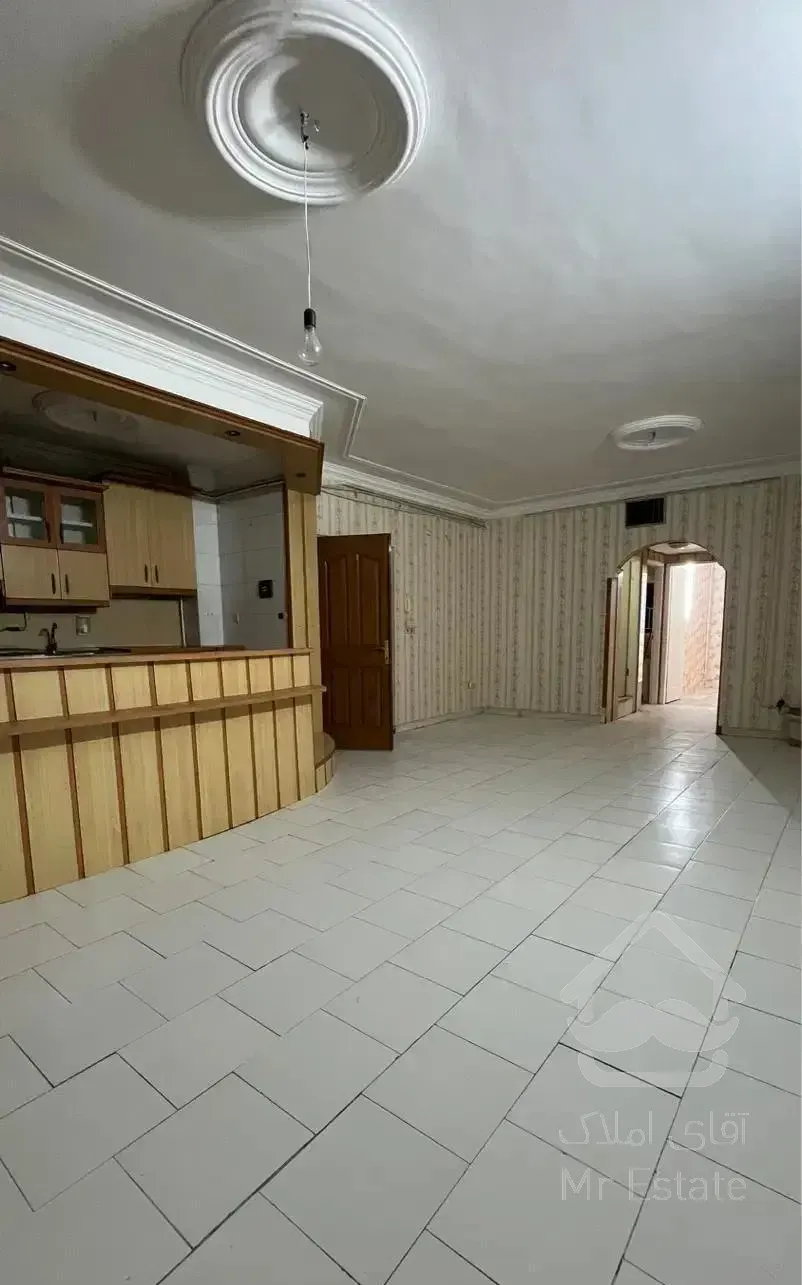 ۷۵ متر / اواسط لادن / پارکینگ و‌انباری