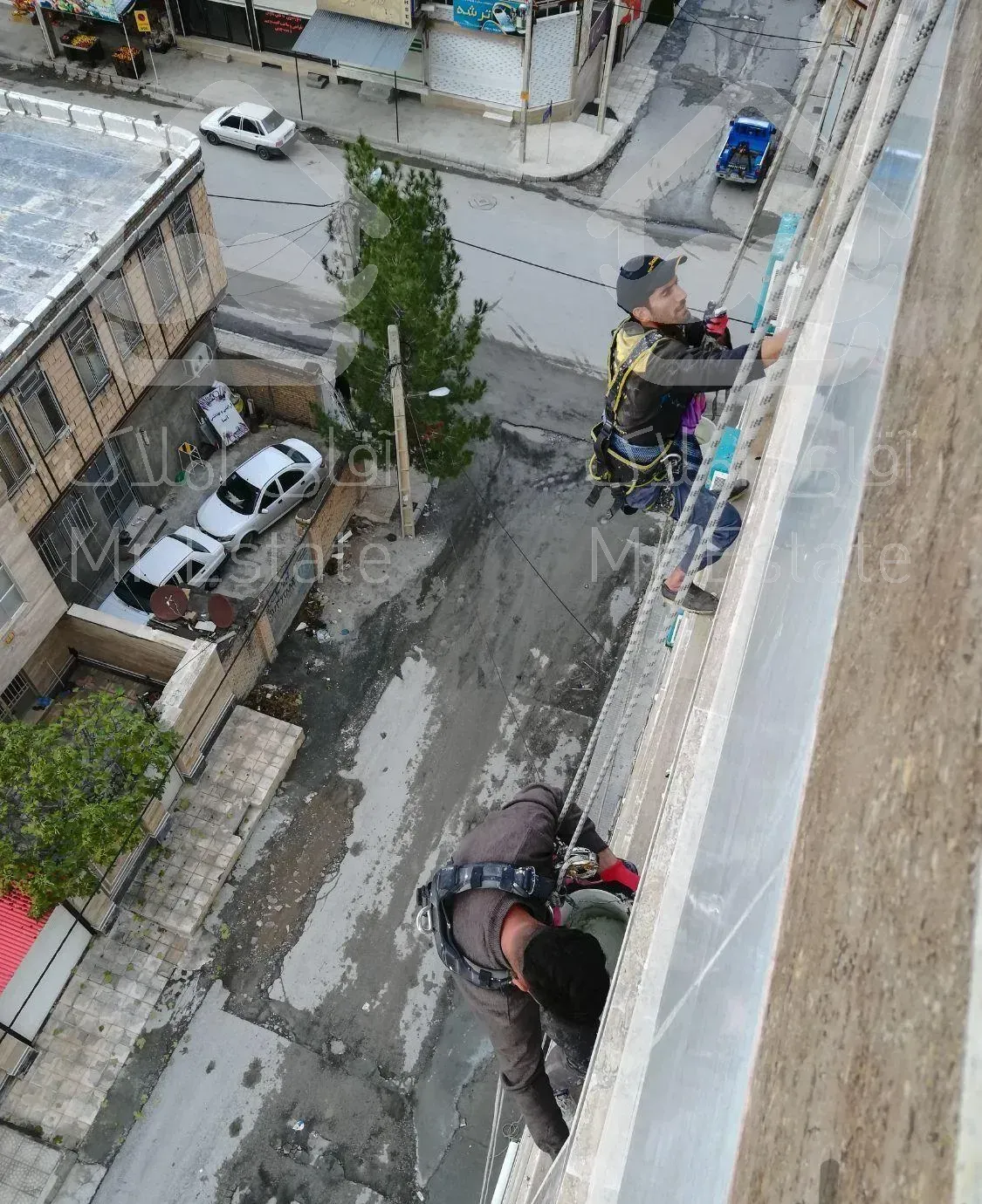 کار در ارتفاع خدمات ساختمانی عایق پیچ رولپلاک