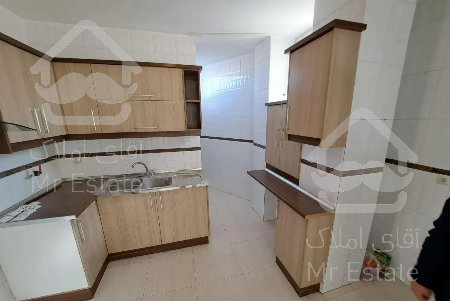 آپارتمان ۱۴۰ متر ۳ خوابه آذر شمالی