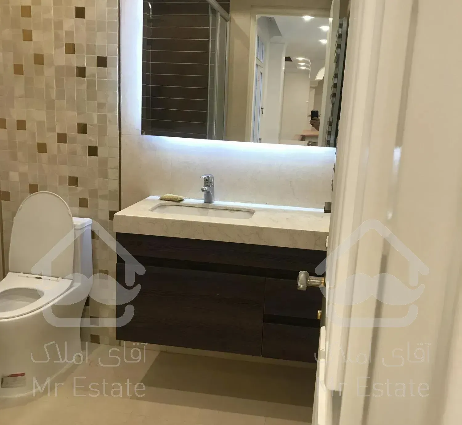 ٢٩٠متر٤خوابه ١١ساله با ٢پارکینگ