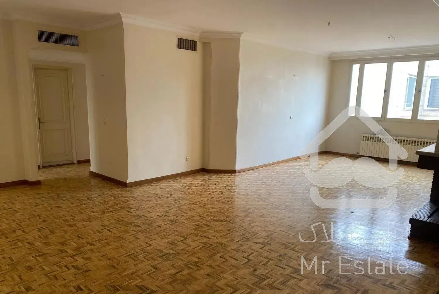 آپارتمان ۱۳۵ متر ۳ خواب ( اختیاریه )