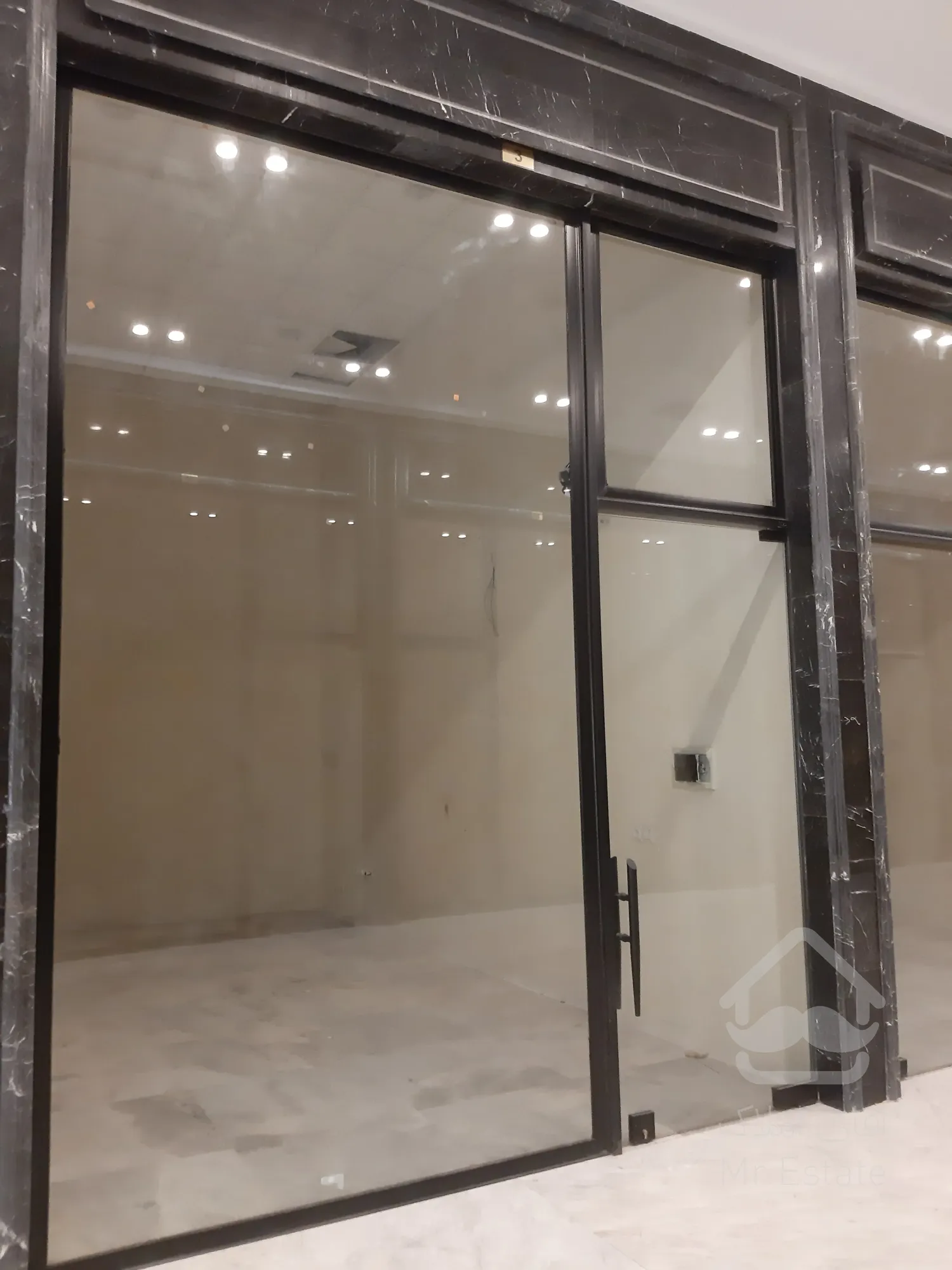 فروش مغازه 19 متری در رونیکا مال پاسداران مناسب تمام اصناف