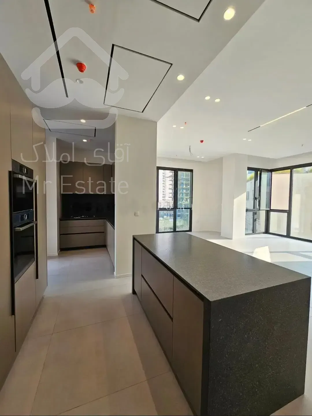 95متر/۴باغ غربی/فول ویو و فول نور/سالن پرده خور