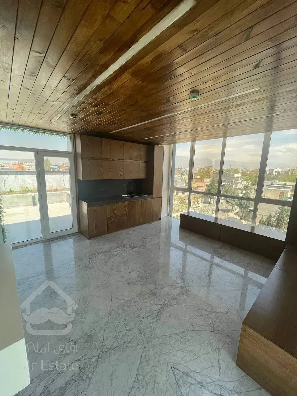 فروش ویلای تریبلکس با معماری مدرن و استخر