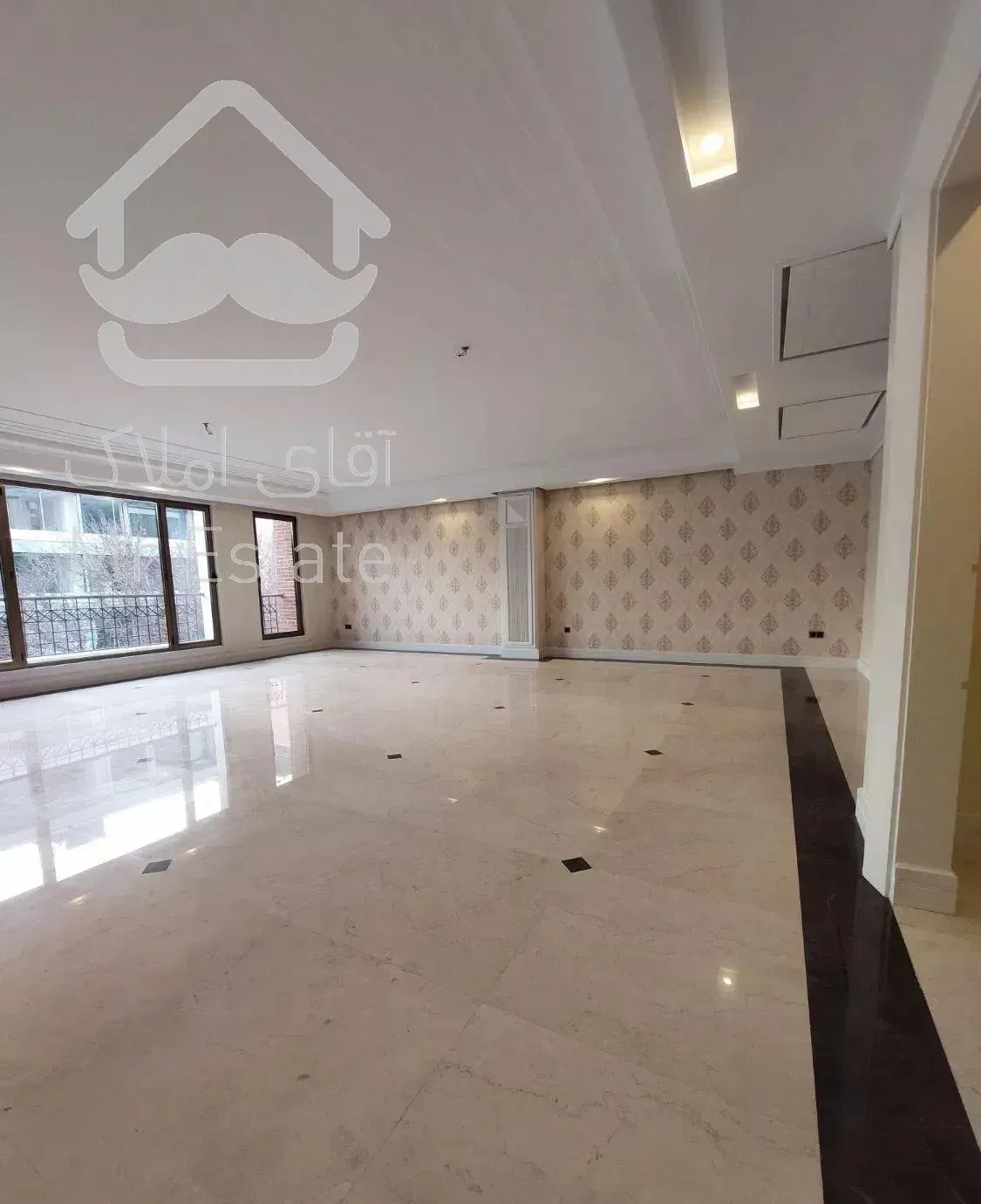 آپارتمان ۳۰۰ متر سه خواب  کلید نخورده