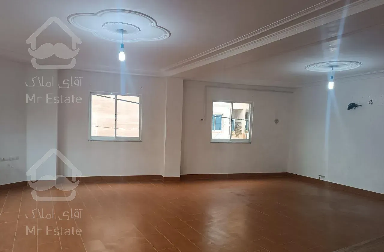 ۱۳۵ متر در خیابان بیژن حقیری