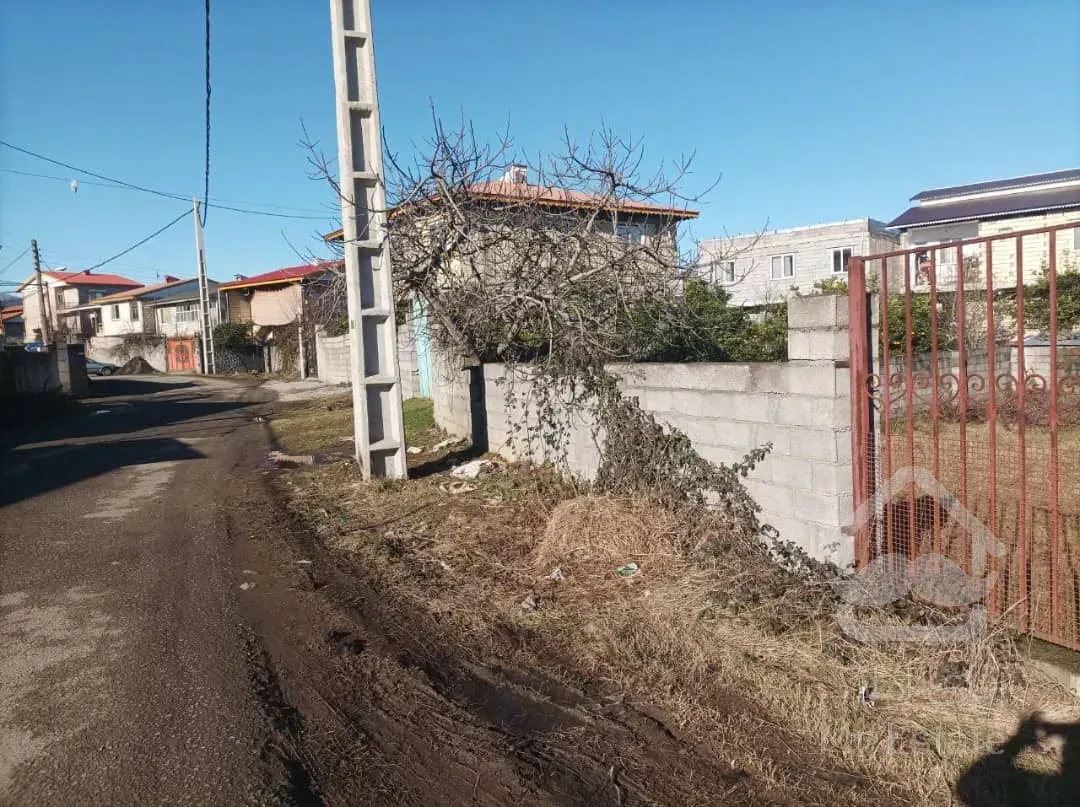 زمین ۳۷۰ متری