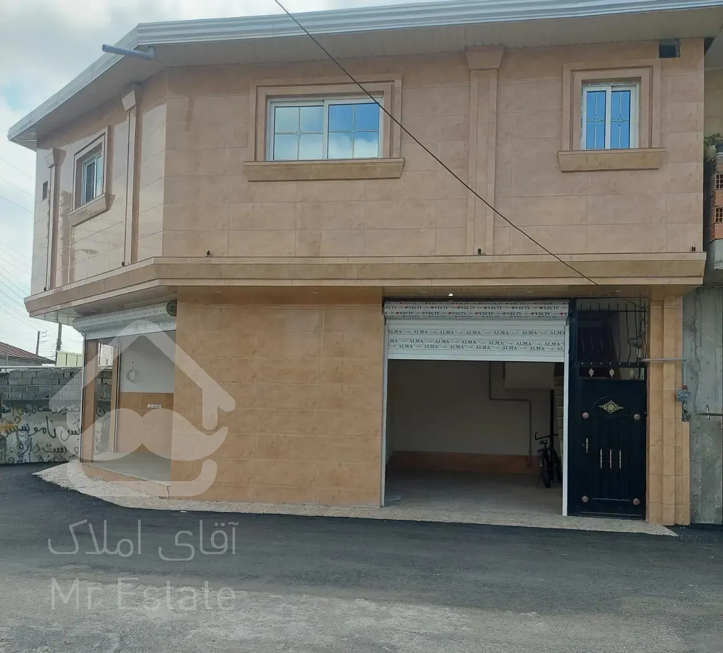 خونه ویلایی با مغازه و پارکینگ