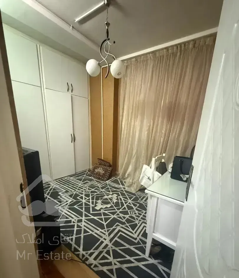 90 متر حاشیه صارمی طبقه چهار با آسانسور