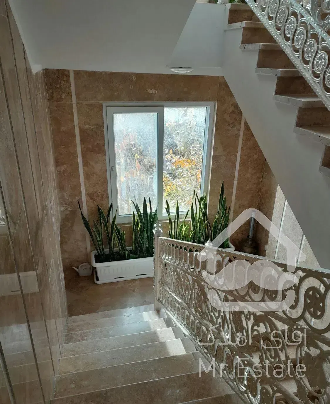 دوبلکس نوساز وبسیار تمیز چهار خوابه فول با جکوزی