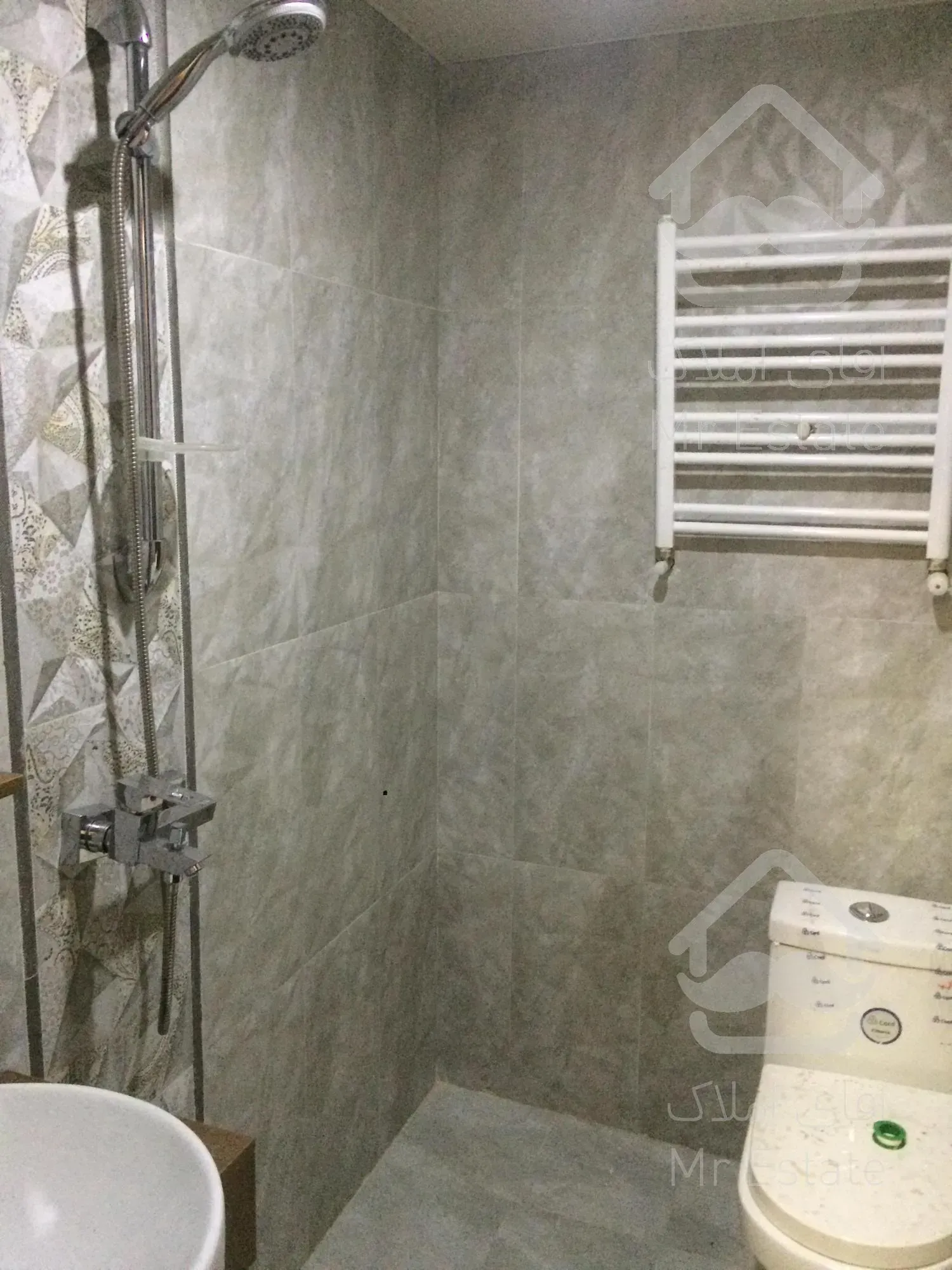 ۱۱۵متر نوساز صادقیه بهنام