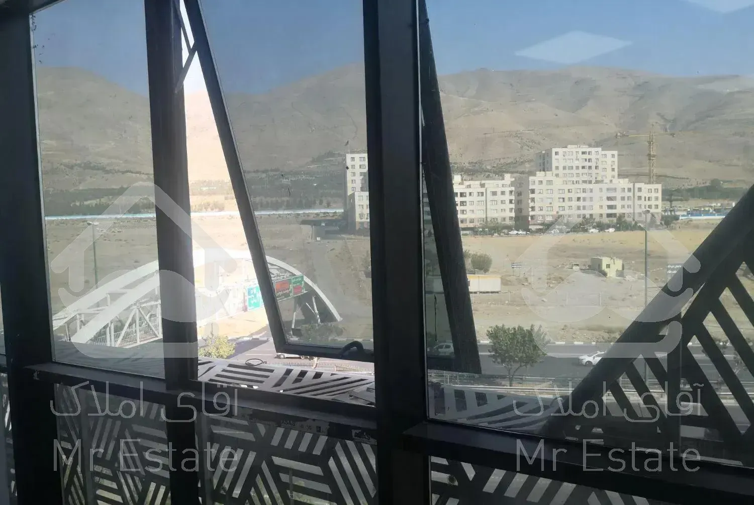 ۷۰متر اداری  آکاداسنتر دریاچه چیتگر*