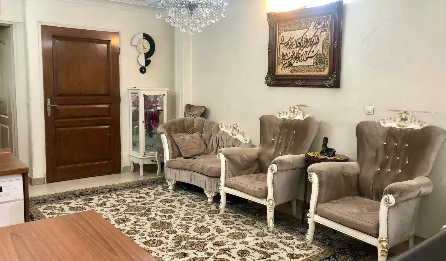 طبقه اول از سه طبقه تک واحد