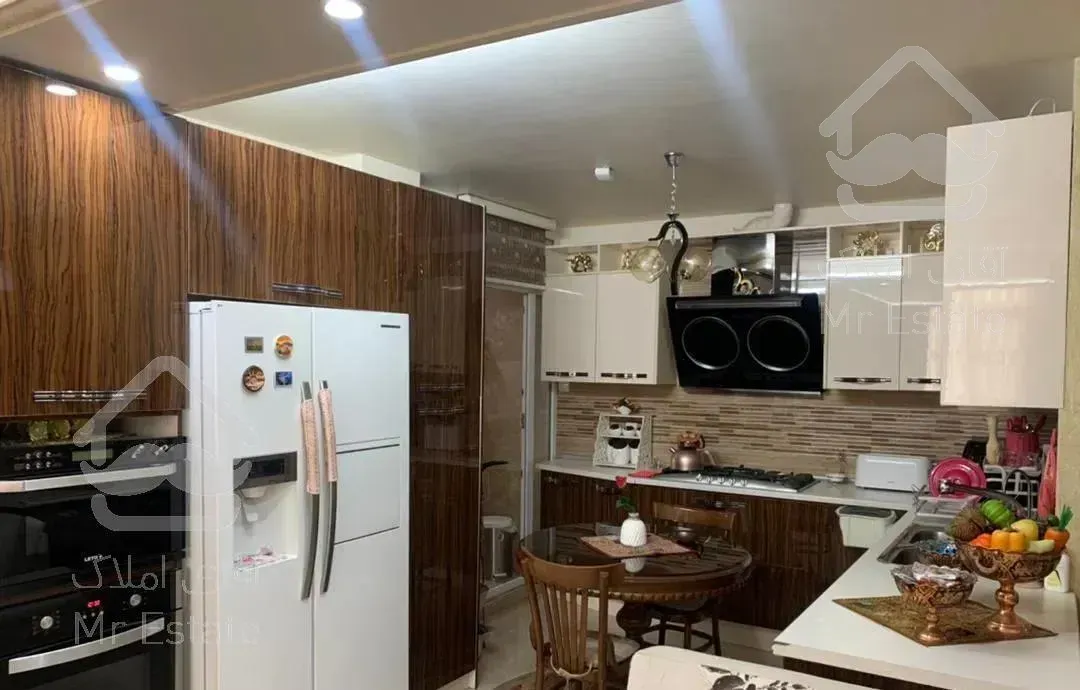 ۱۱۹ متر ،۳ خواب بزرگ ،۲ پارکینگ سندی ، نور مستقیم