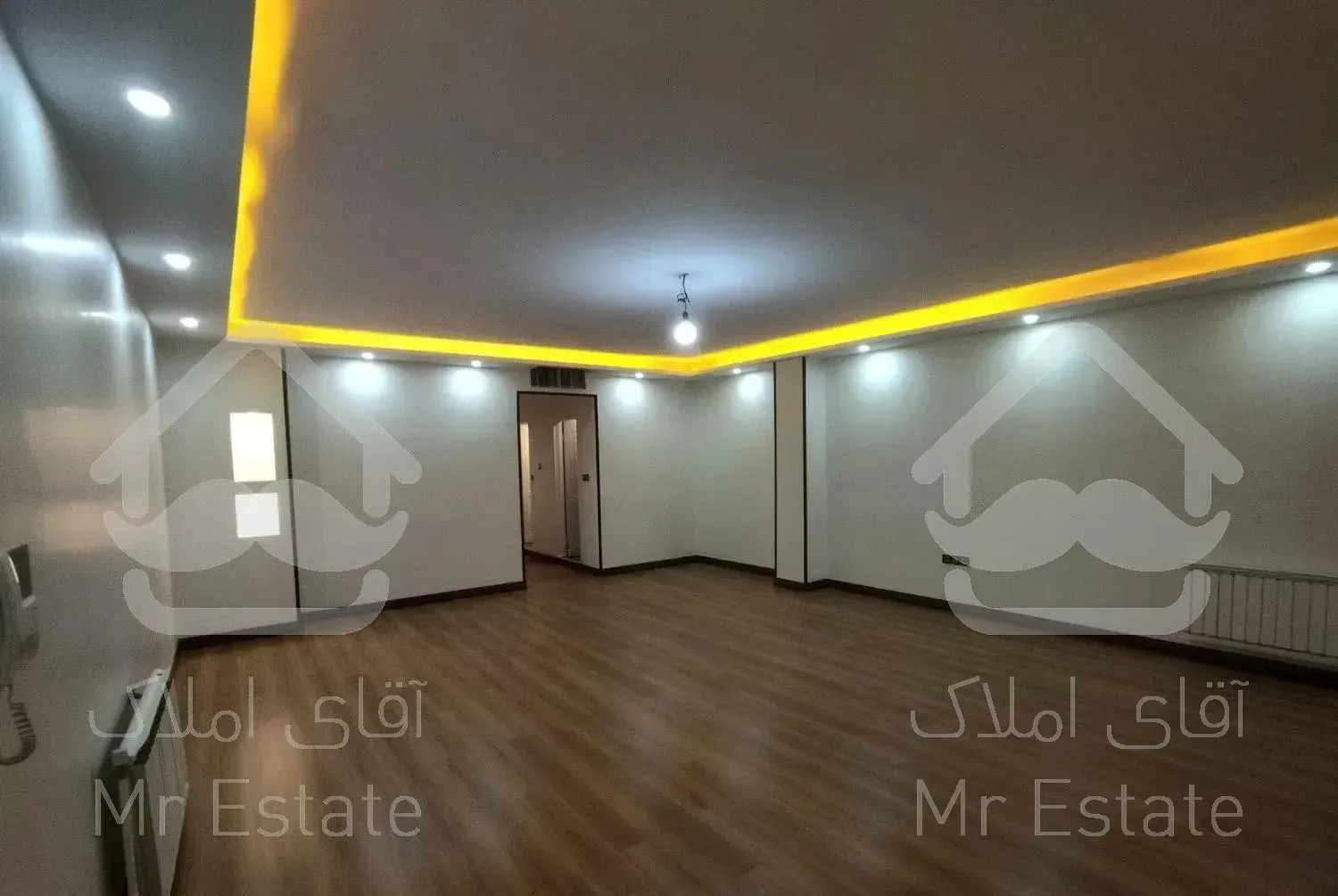 ۱۰۵متر. دو‌ خواب . نور و نقشه  . رهن کامل