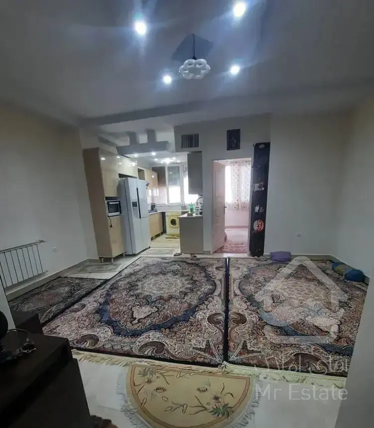 ۵۶متر رو به آفتاب با آسانسور بالکن