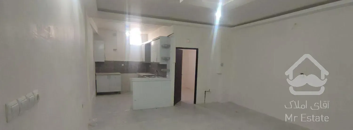 آپارتمان طبقه سه رو پیلوت دو خواب