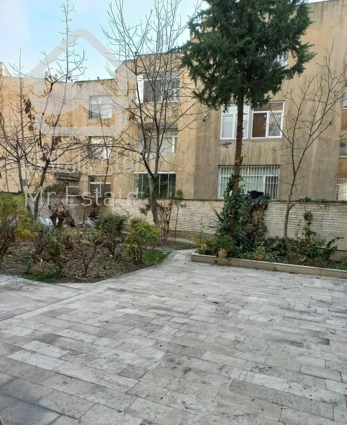 ۳۰۰ متر ویلایی قیطریه حیاط در اختیار ۵ پارکینگ