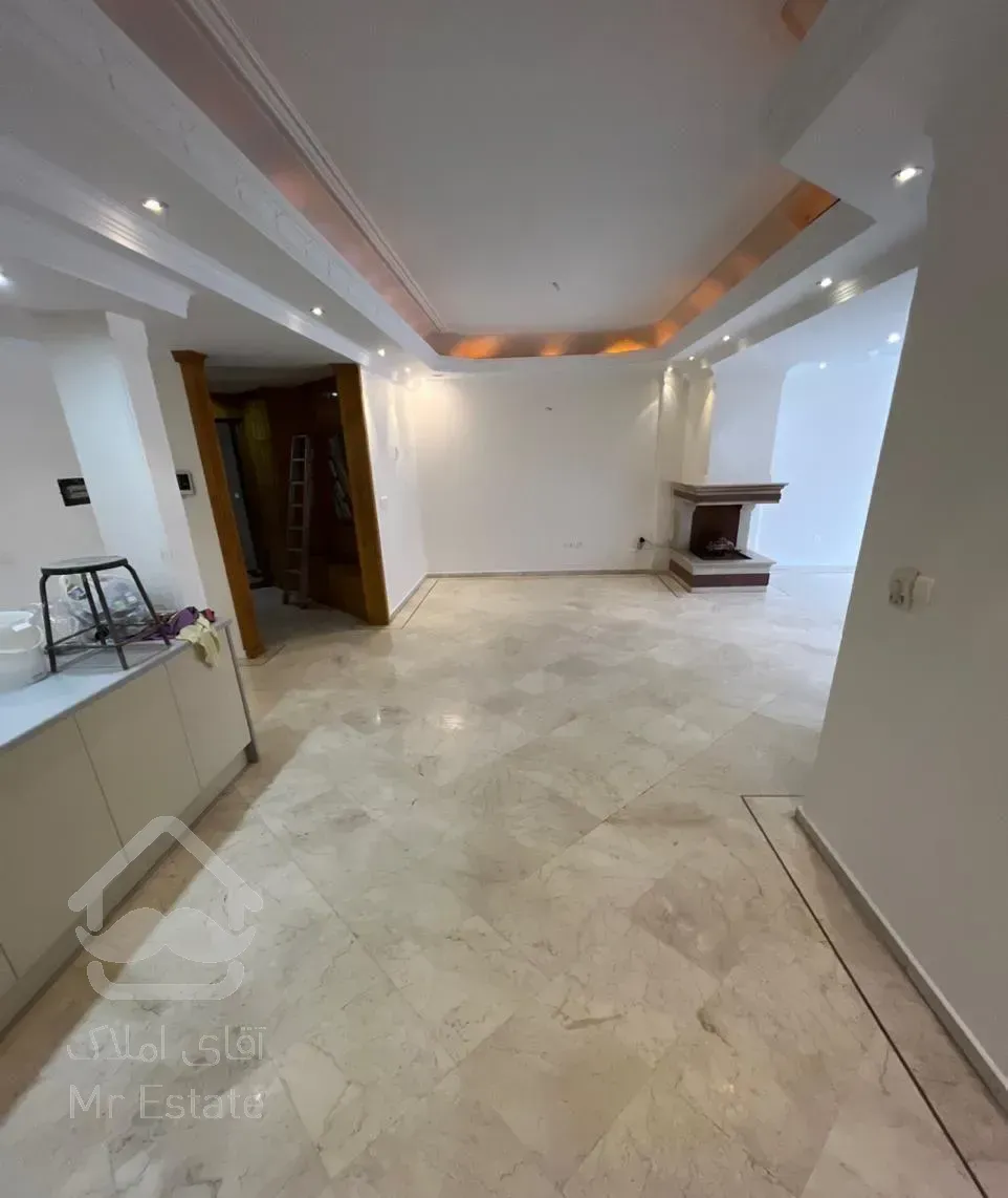 ۱۸۰متر، آجودانیه، فول بازسازی، غرق نور، دو تراس