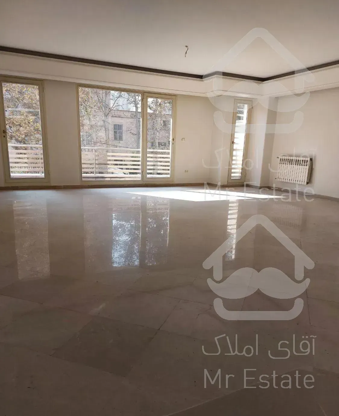 آپارتمان ۲۹۰ متر ۴ خواب تک واحدی استخردار