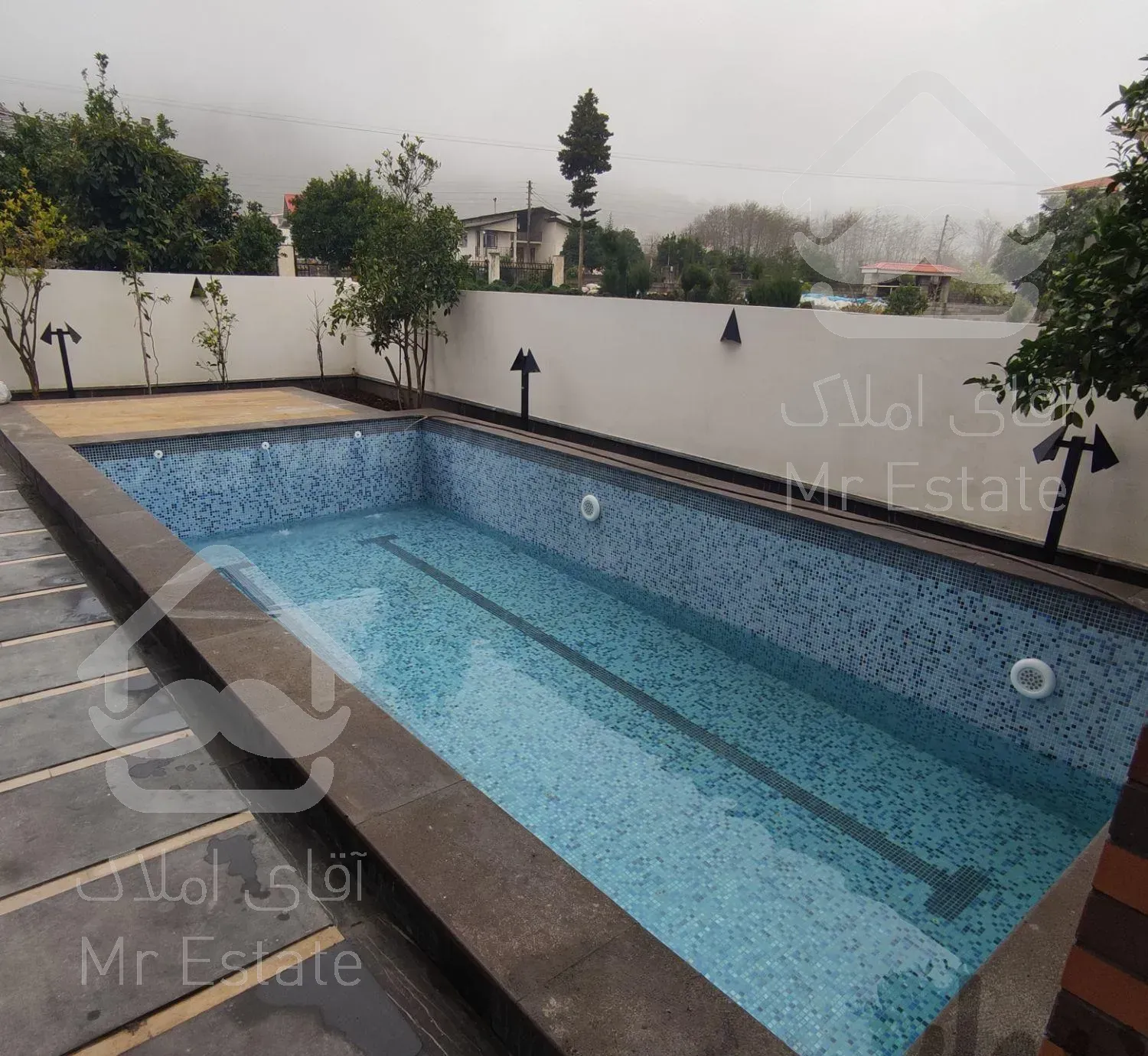 نصب سرامیک و آب بندی استخر و جکوزی