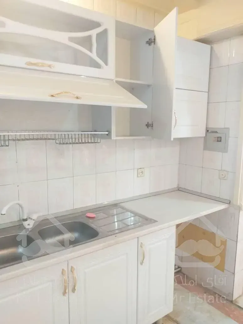 ۱۰۰متر آپارتمان صادقیه گلها زیر قیمت