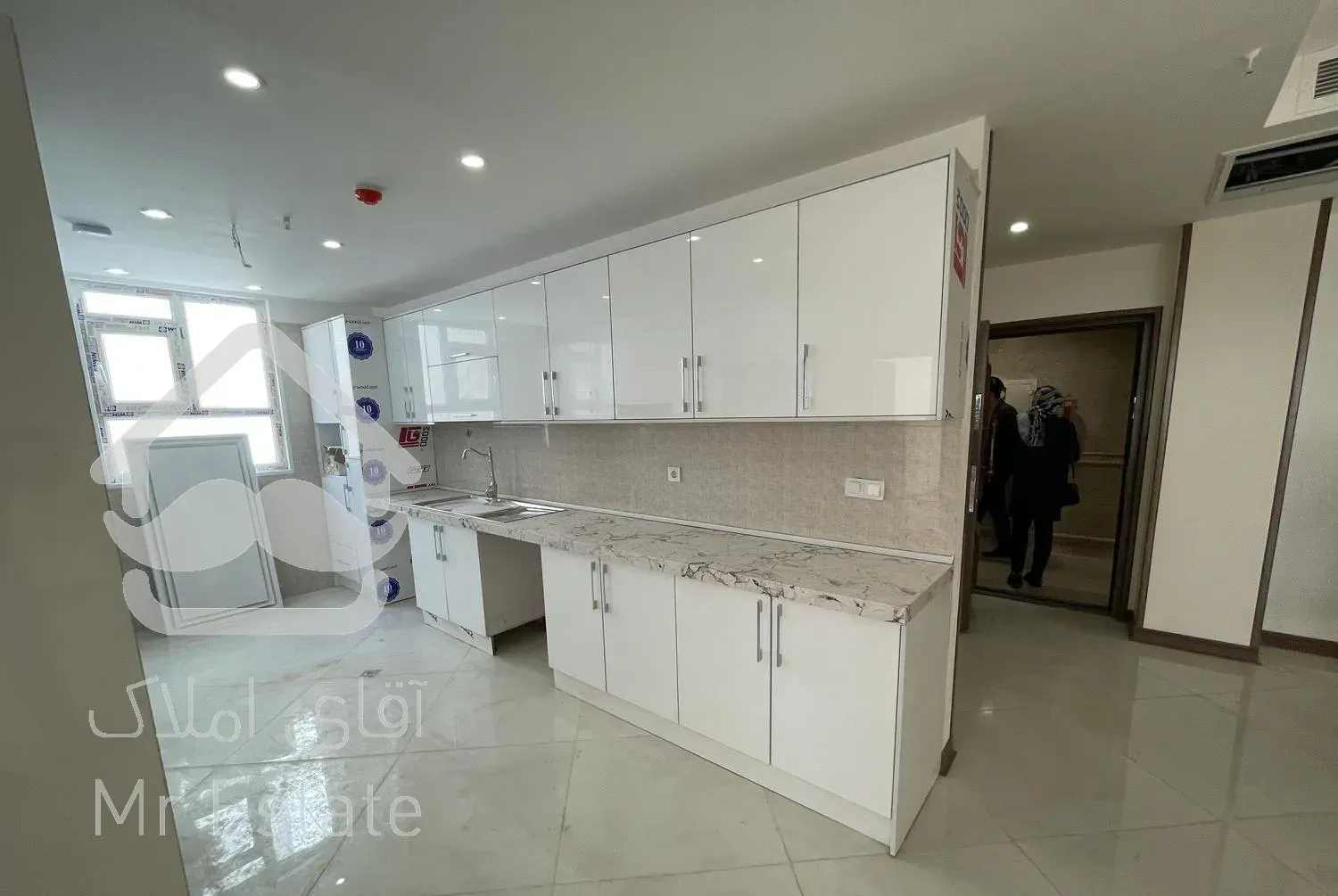 ۱۱۳متردر برج کم واحد/طبقه اول/فضای سبز اختصاصی