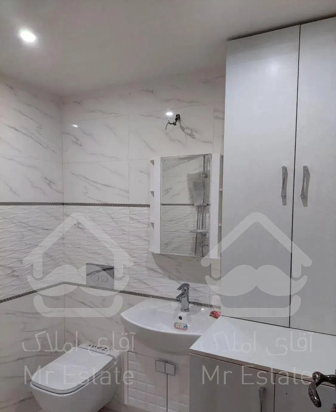 ۱۱۱مترشمال بلوارکشاورزتکواحدی۳خواب مترکلیدنخورده