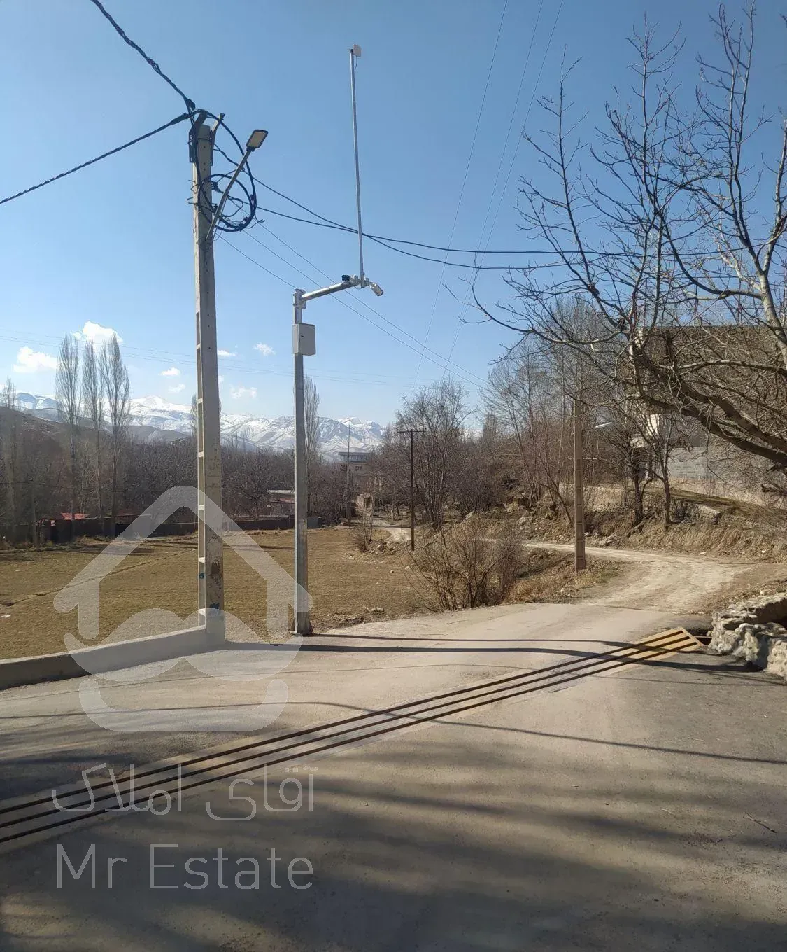 فروش خانه ویلایی ۲۰۵۰متری سه نبش سند شش دانگ