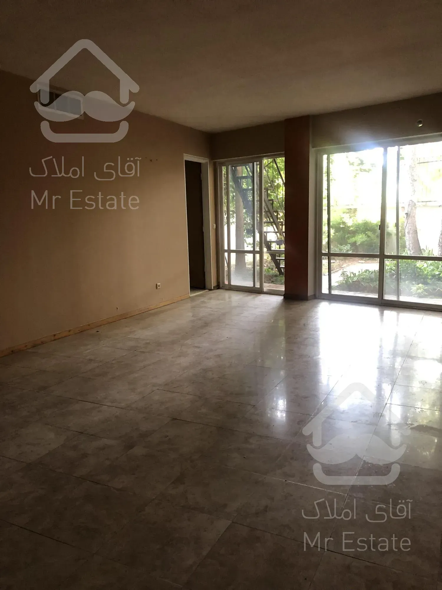 ۷۰۰ متر موقعیت اداری ۱۶ اتاق نیاوران