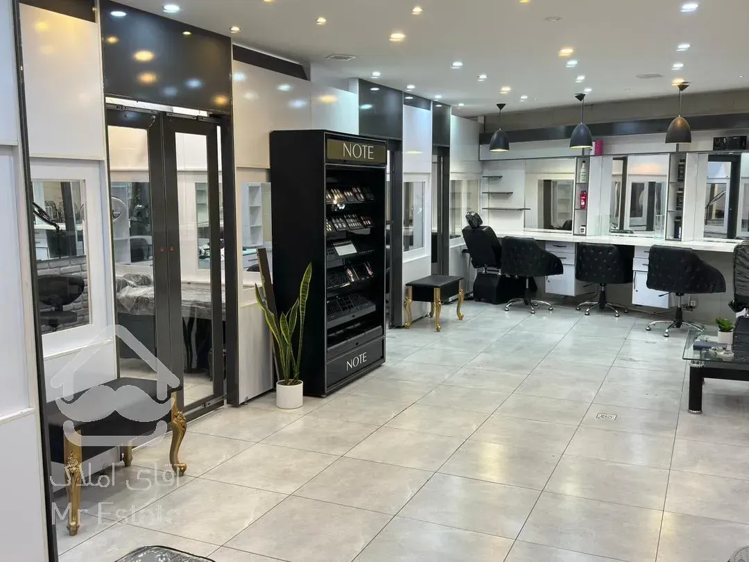 تجاری/فلت/۱۴۰متری/همراه با دکور ارایشگاه