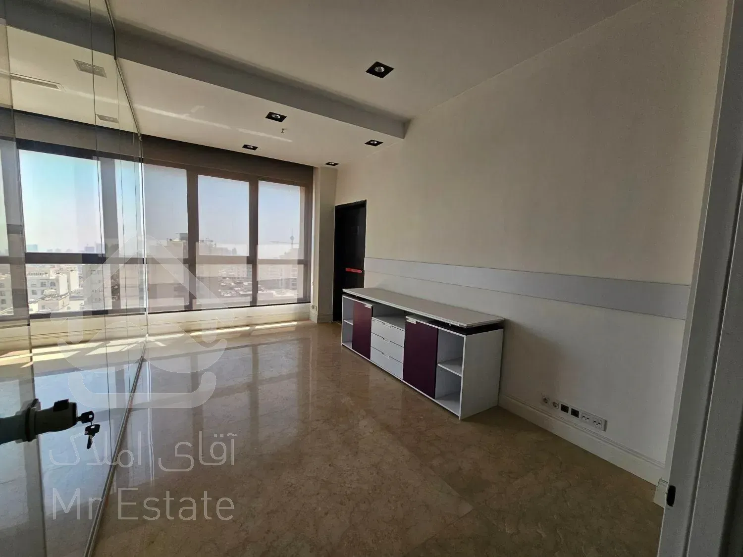 310متراداری*شهرک غرب*اصلی*تابلوخور*سرتاسرپنجره قدی